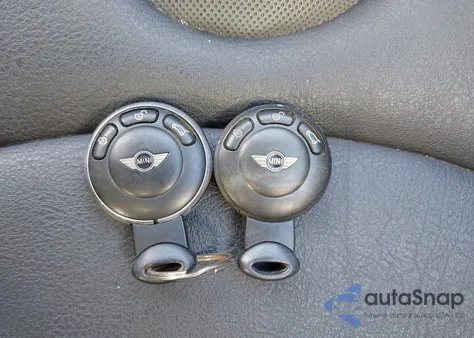 2010 Mini Cooper S из США, поврежденный, VIN WMWMF7C57ATZ73194